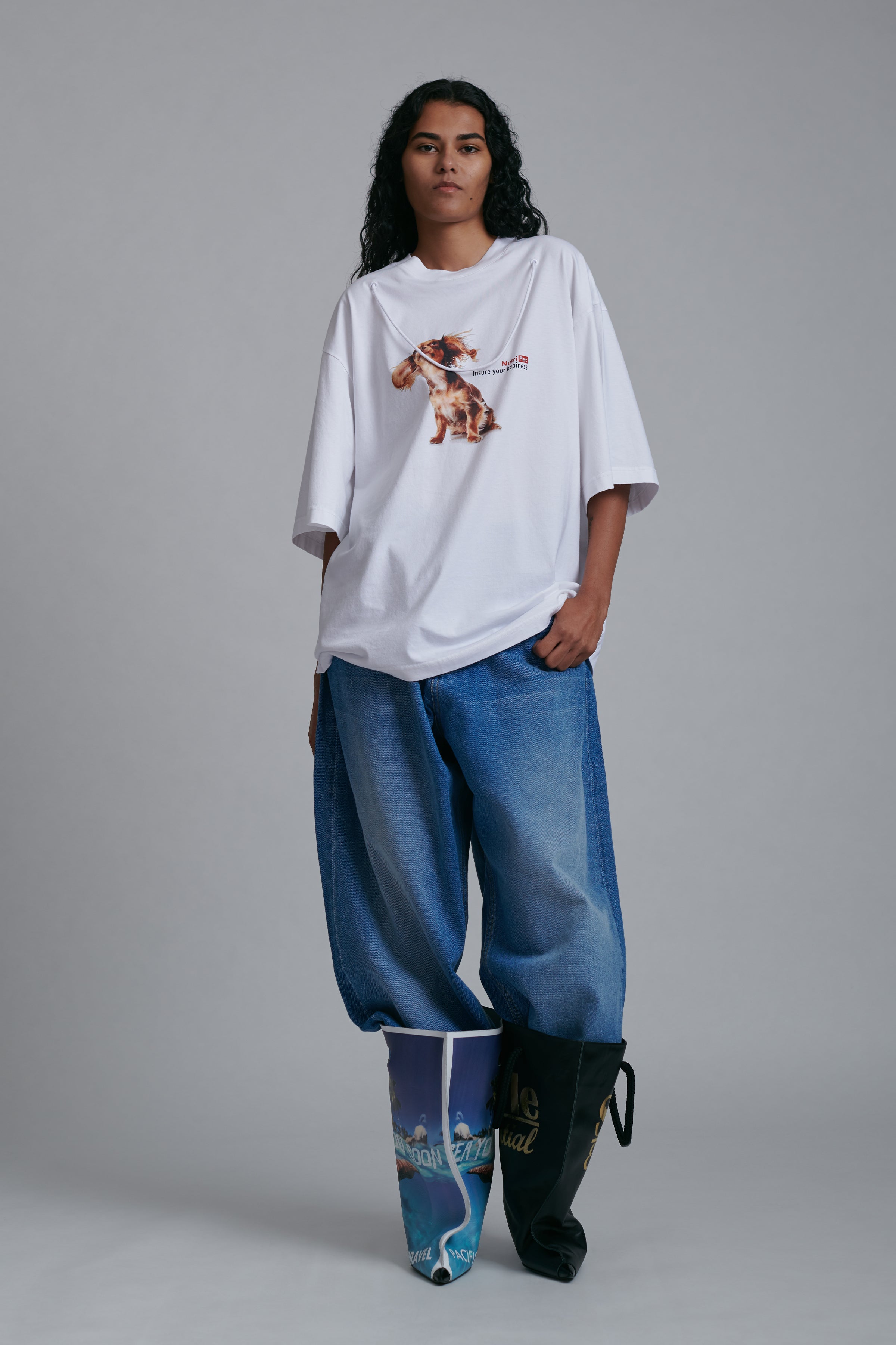 【関税込み】ABRA ブラウン 'Abra Paris' Tシャツ abra-WHITE-Ssense-Exclusive-